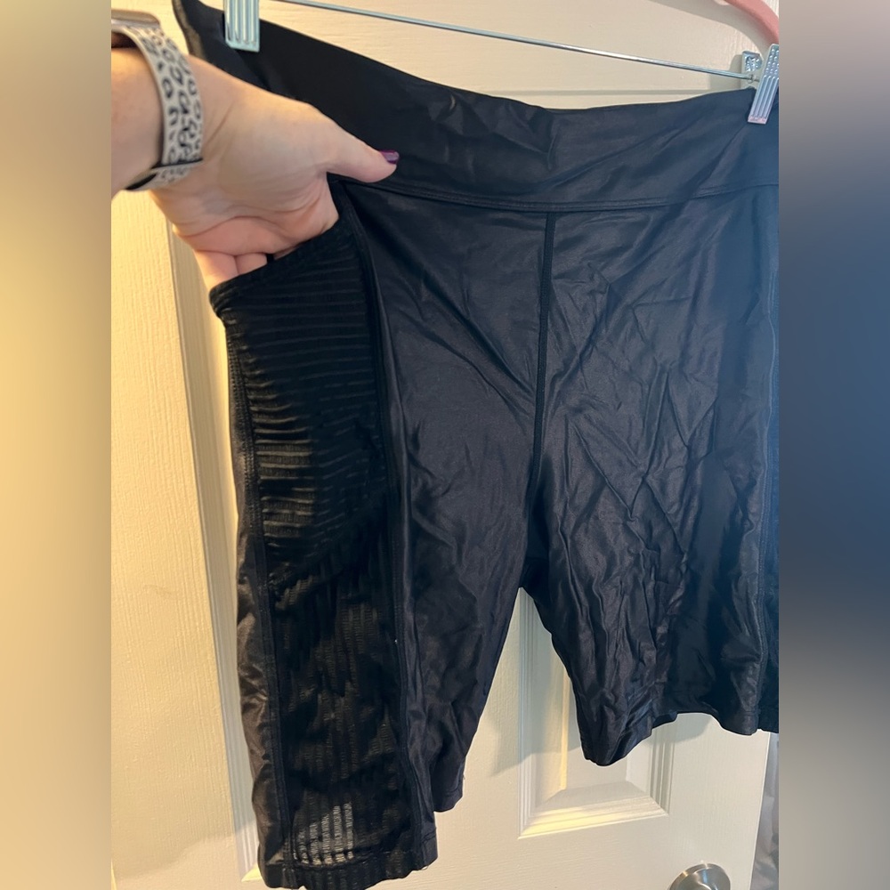 ALALA Mirage Coated High Rise Ribbed Mesh Biker Shorts in Black Size 2X - Picture 7 of 7